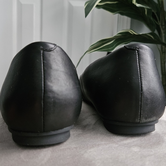 Vionic Bondi studded black leather flats - Picture 6 of 9